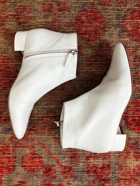 Manolo Blahnik White Leather Pointed Ankle Booties with Side Zip